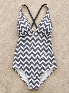 Liz Lange Maternity Chevron‎ One Piece Swimsuit XL Gray White Babymoon Swim
